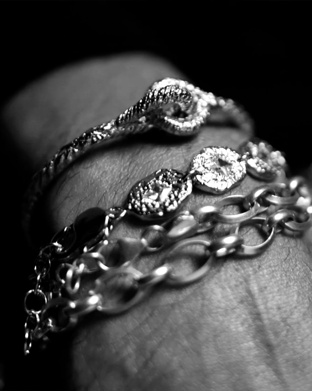 Hooked- Bracelet